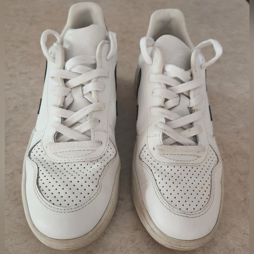 Veja V-10 Sneakers - Picture 5 of 10